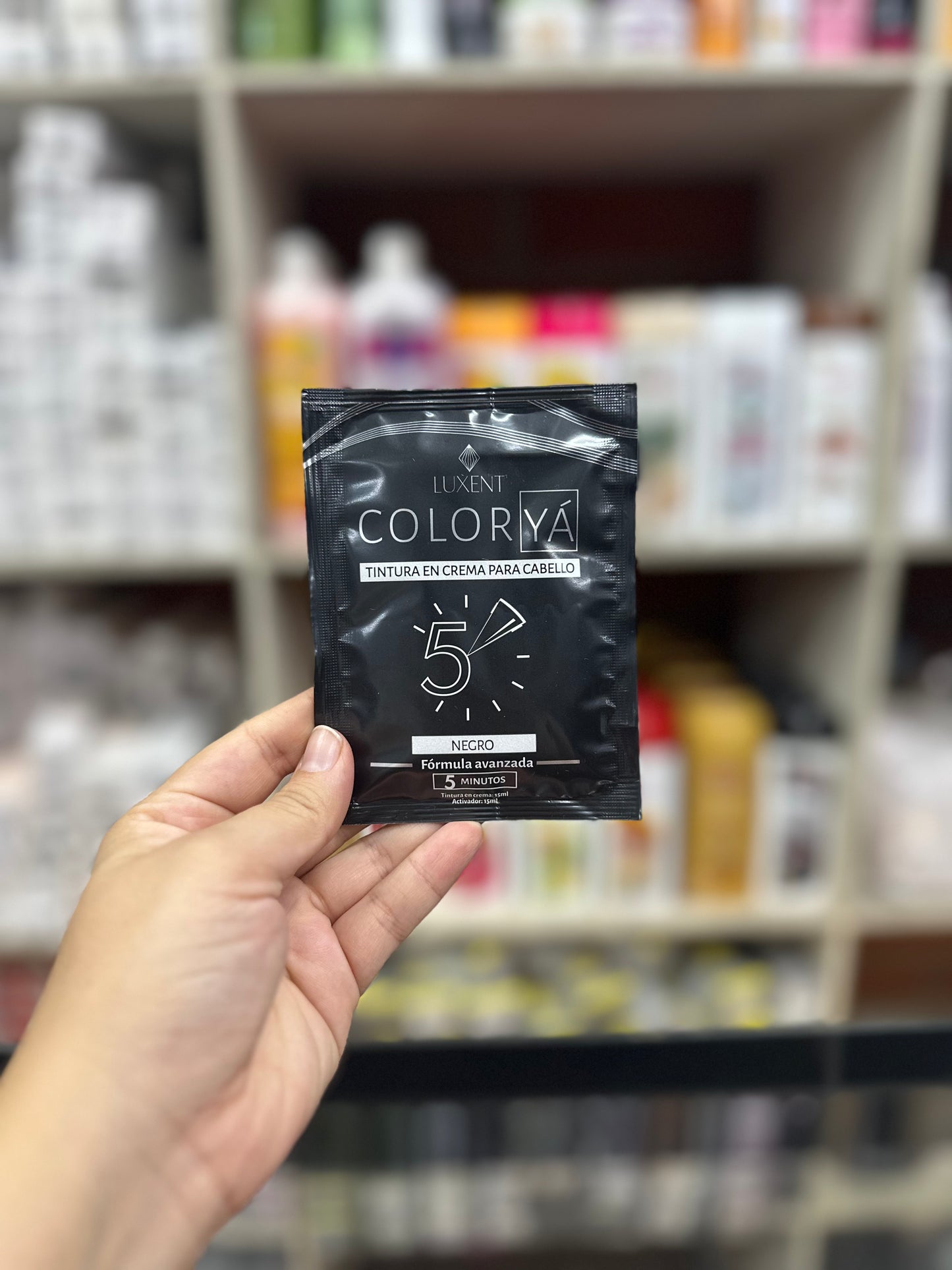 Tintura en crema para el cabello color ya luxent