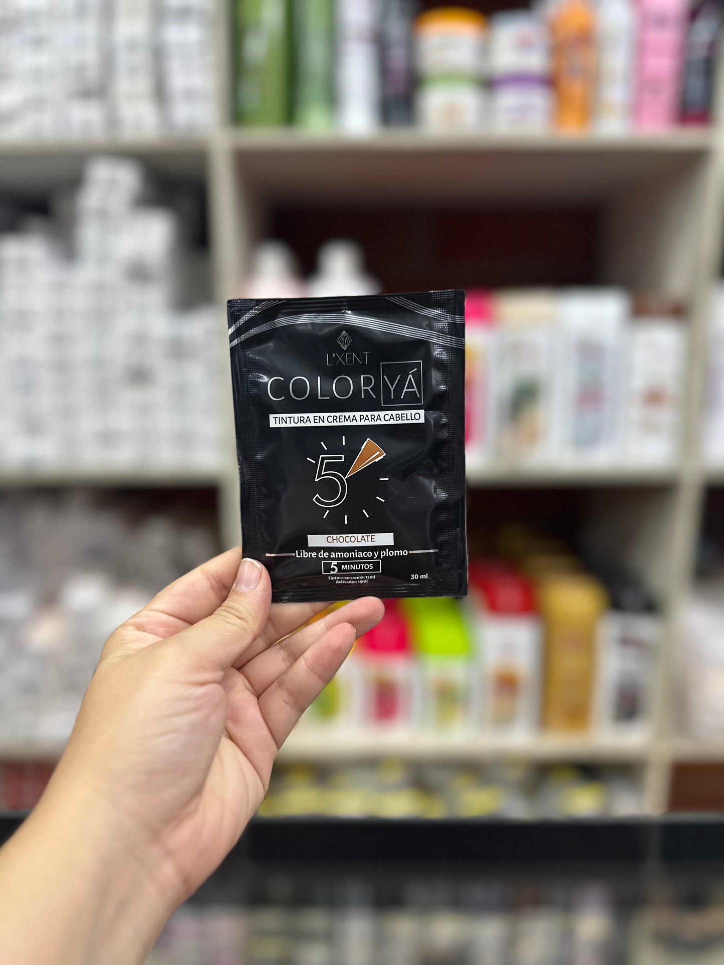 Tintura en crema para el cabello color ya luxent