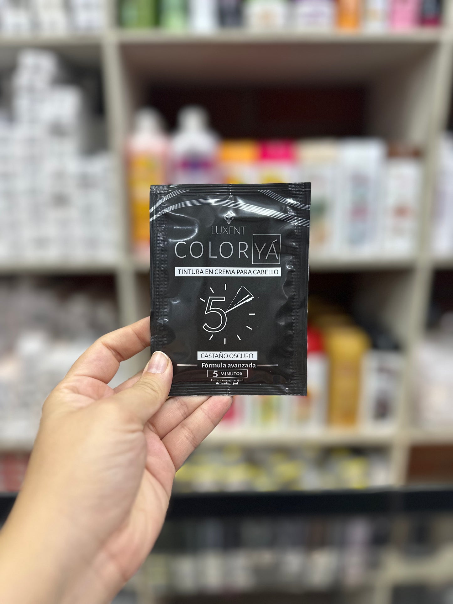 Tintura en crema para el cabello color ya luxent
