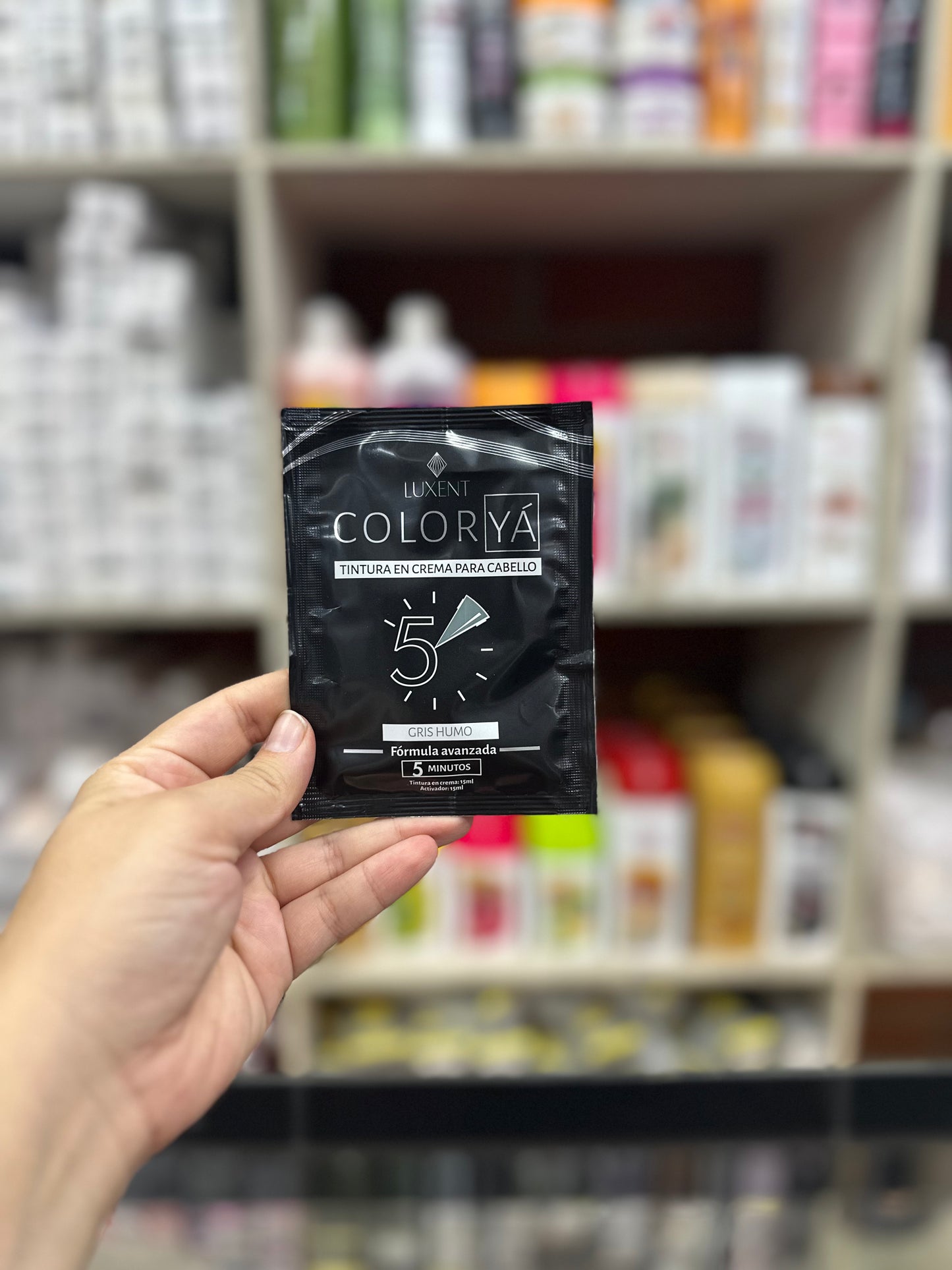 Tintura en crema para el cabello color ya luxent